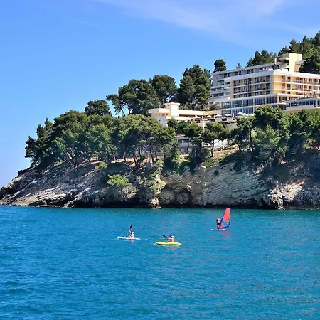 - Del Faro 4*