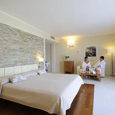 - Del Faro Hotel Pugnochiuso