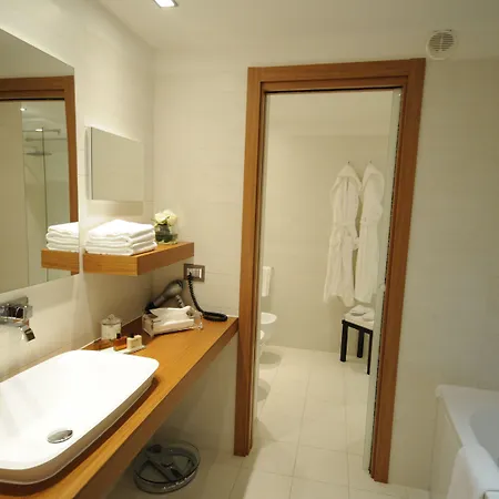 - Del Faro Hotel 4*